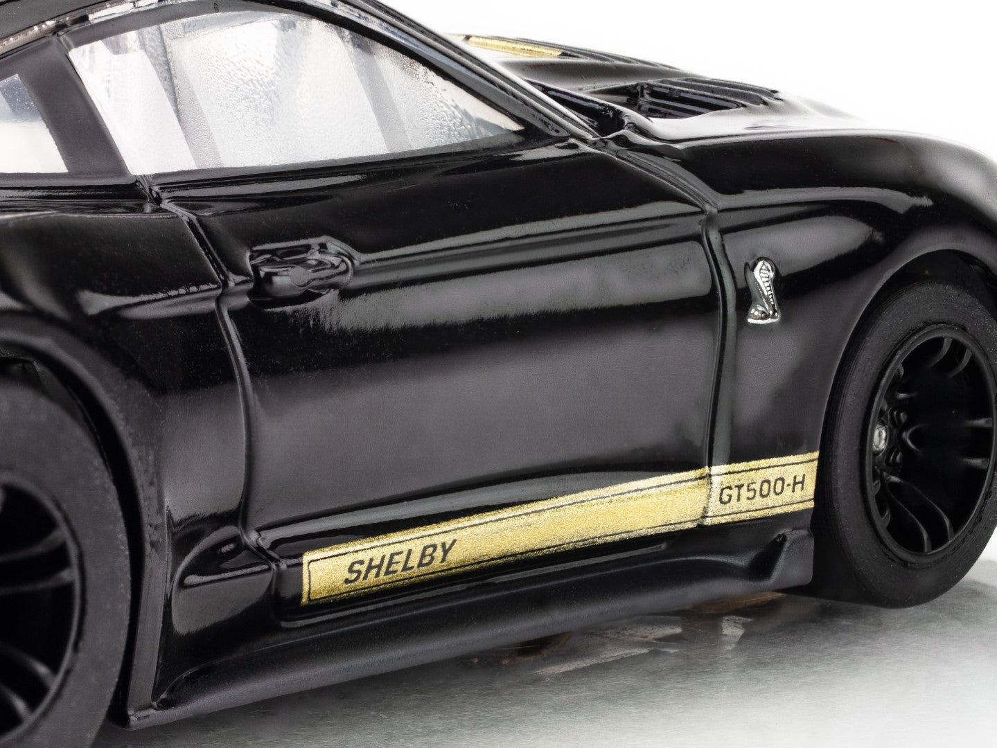 AFX 22082 Ford Shelby Mustang GT500KR Black/Gold Mega G+ HO Slot Car